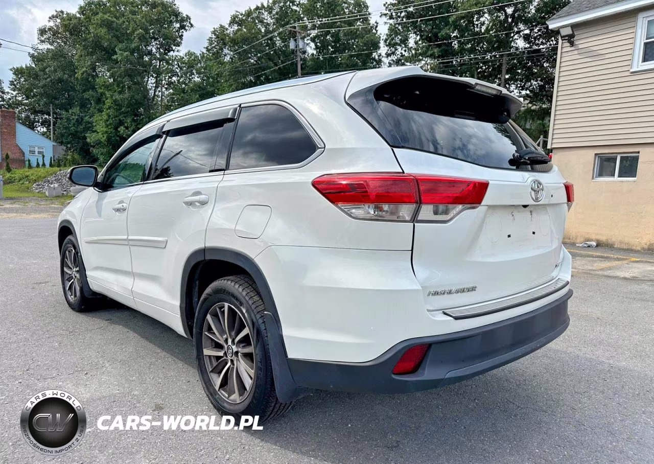 2018 Toyota Highlander Xle VIN:5TDJZRFH2JS816010 - 2