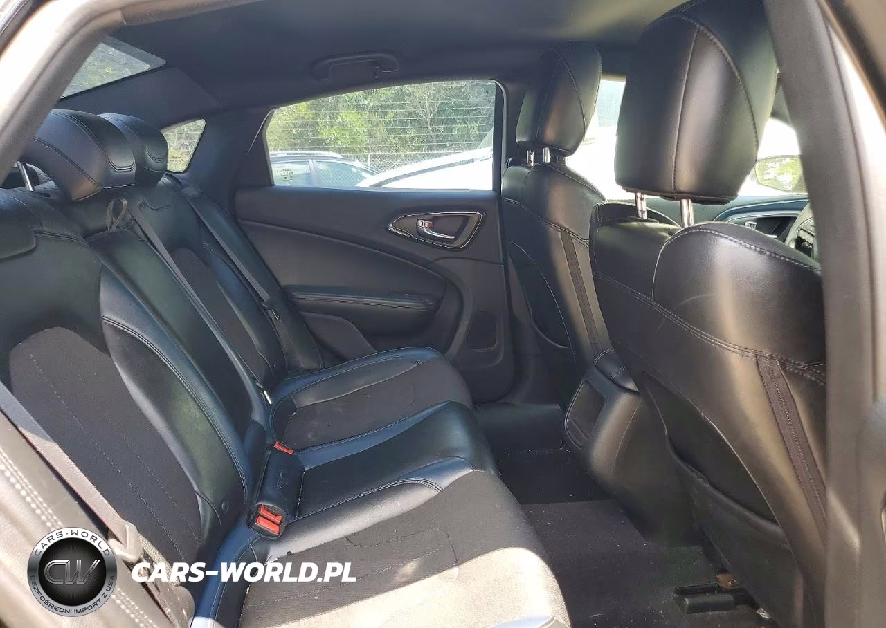 2015 Chrysler 200 S VIN:1C3CCCBG7FN516307 - 10