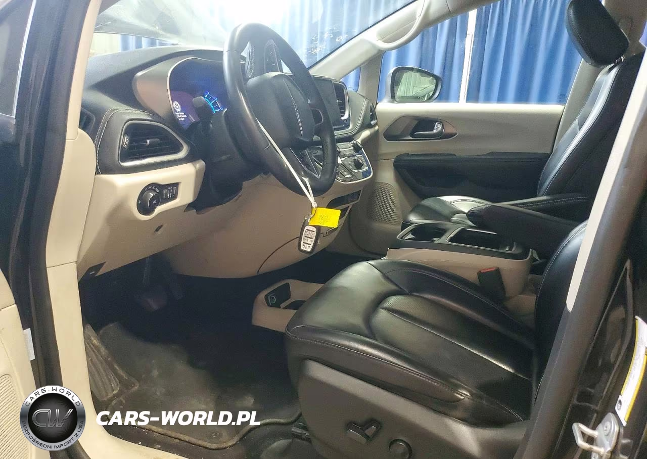 2023 Chrysler Pacifica Hybrid Touring L VIN:2C4RC1L74PR541162 - 7