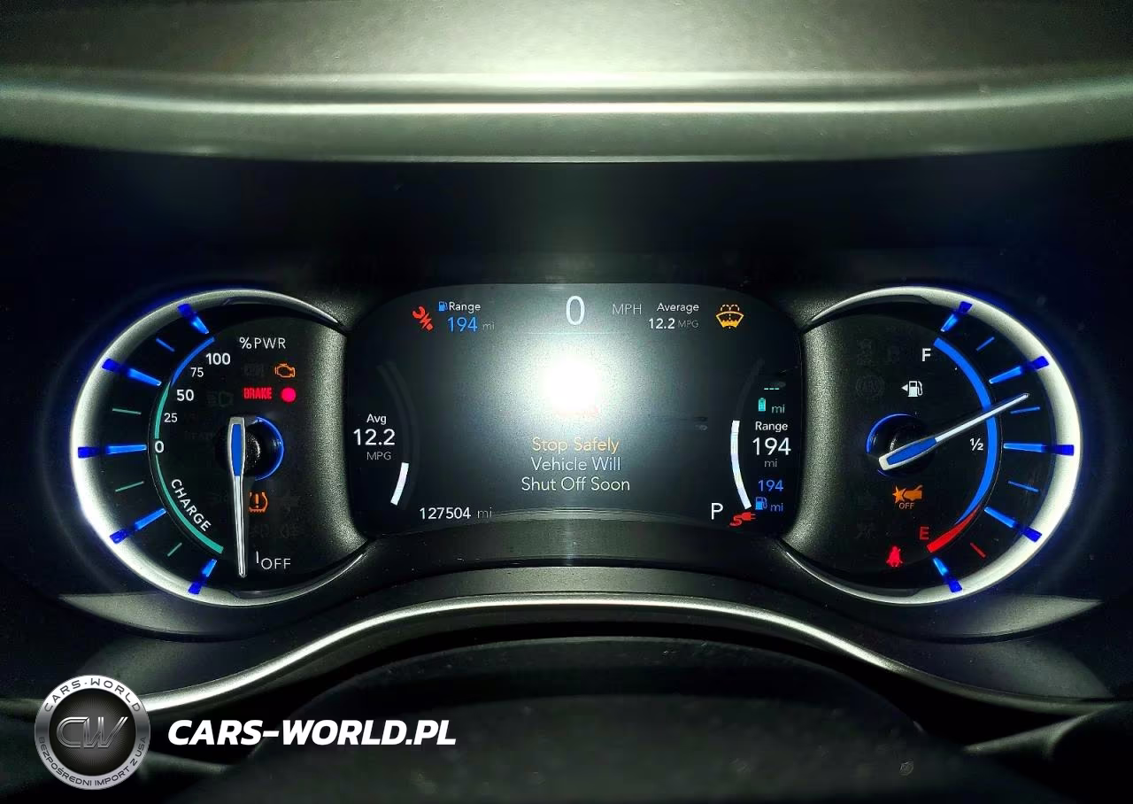 2023 Chrysler Pacifica Hybrid Touring L VIN:2C4RC1L74PR541162 - 9