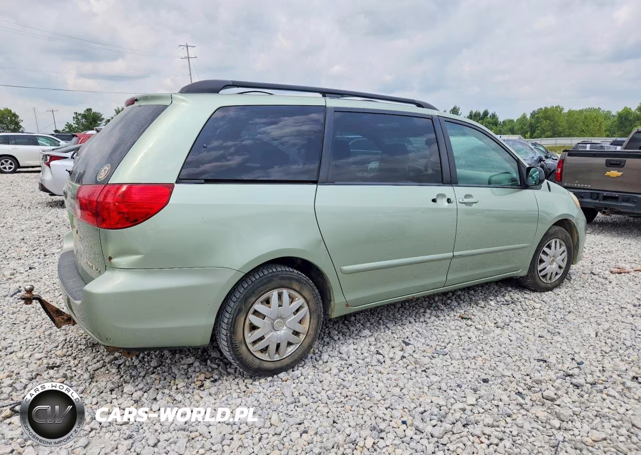2010 Toyota Sienna Le 8-Passenger VIN:5TDKK4CC8AS295105 - 3