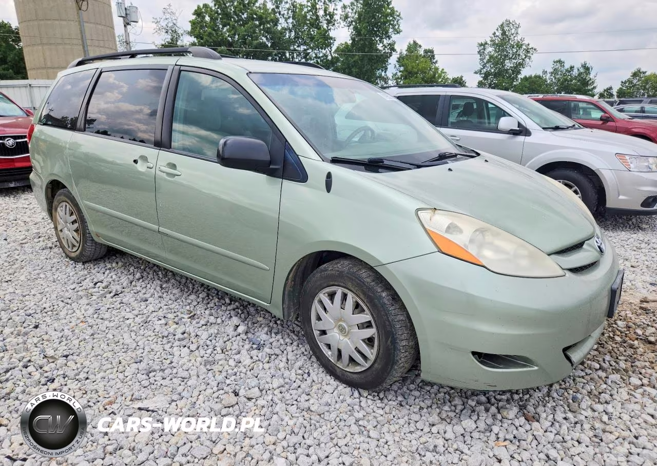 2010 Toyota Sienna Le 8-Passenger VIN:5TDKK4CC8AS295105 - 4