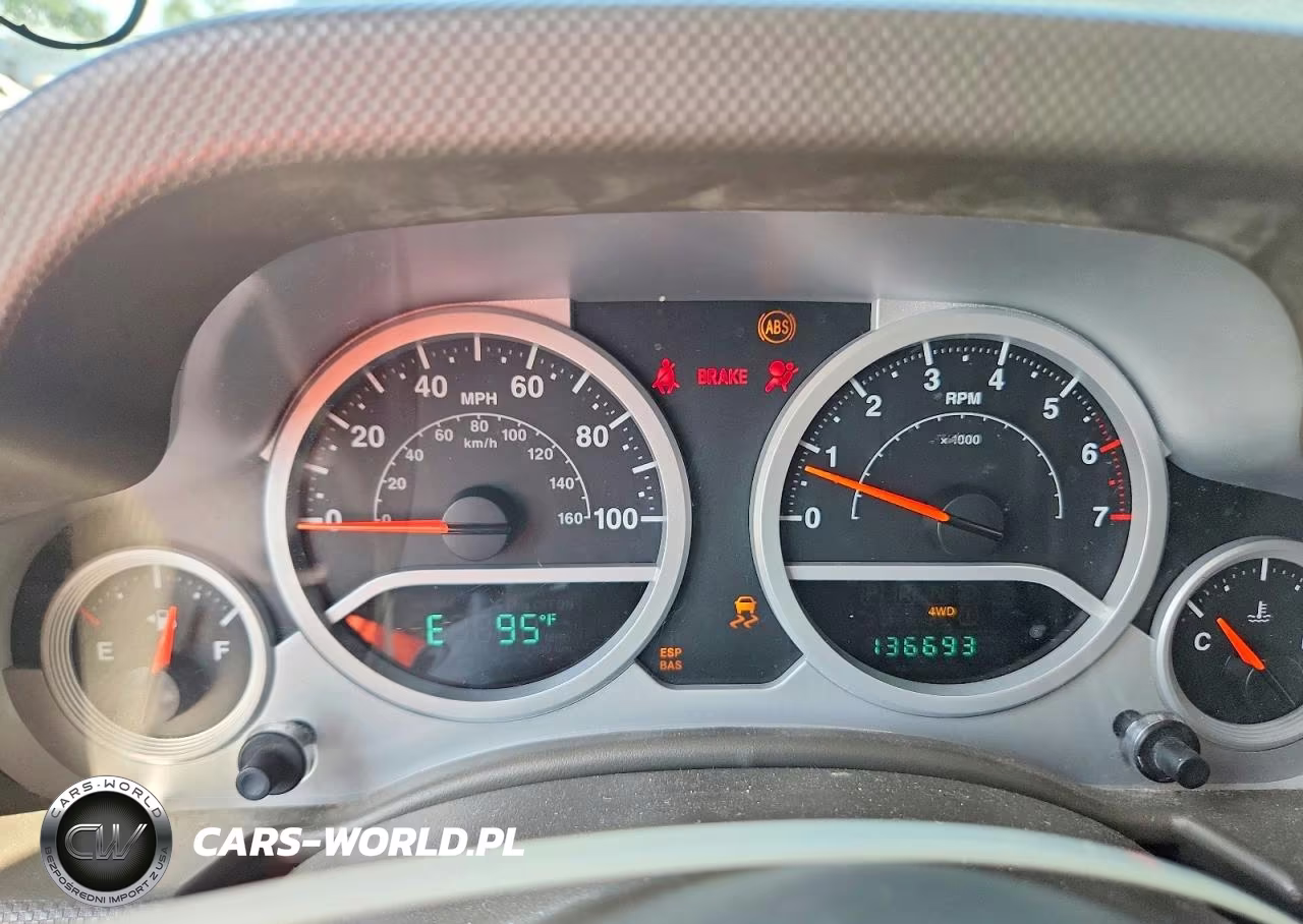 2010 Jeep Wrangler Unlimited Sahara VIN:1J4BA5H10AL174953 - 9