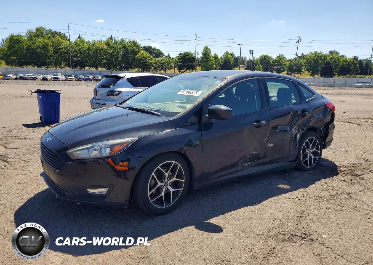 2018 Ford Focus Se VIN:1FADP3FE6JL313805 - 1