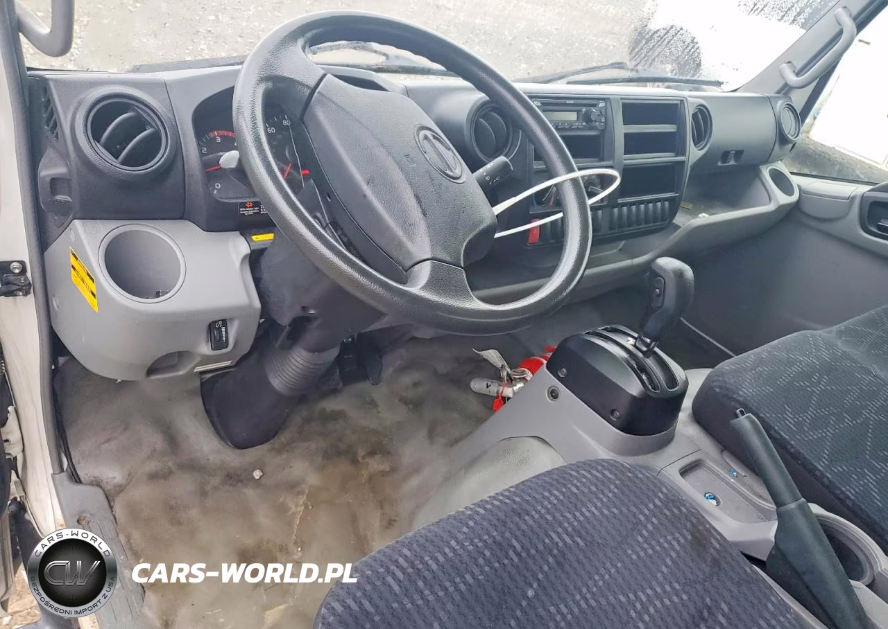 2018 Hino 195 Box Truck VIN:JHHGDM2HXJK001348 - 8