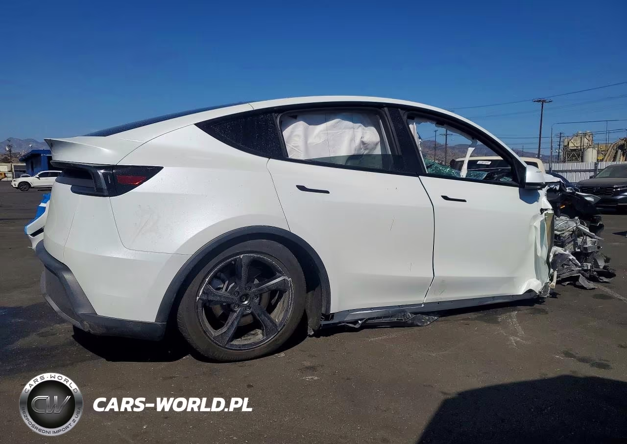2026 Tesla Model Y VIN:7SAYGDEDXTF407916 - 3