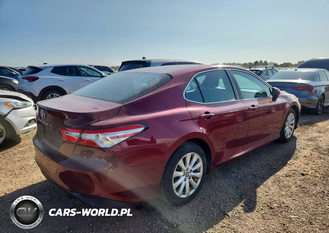 2018 Toyota Camry Le VIN:4T1B11HK9JU567038 - 3