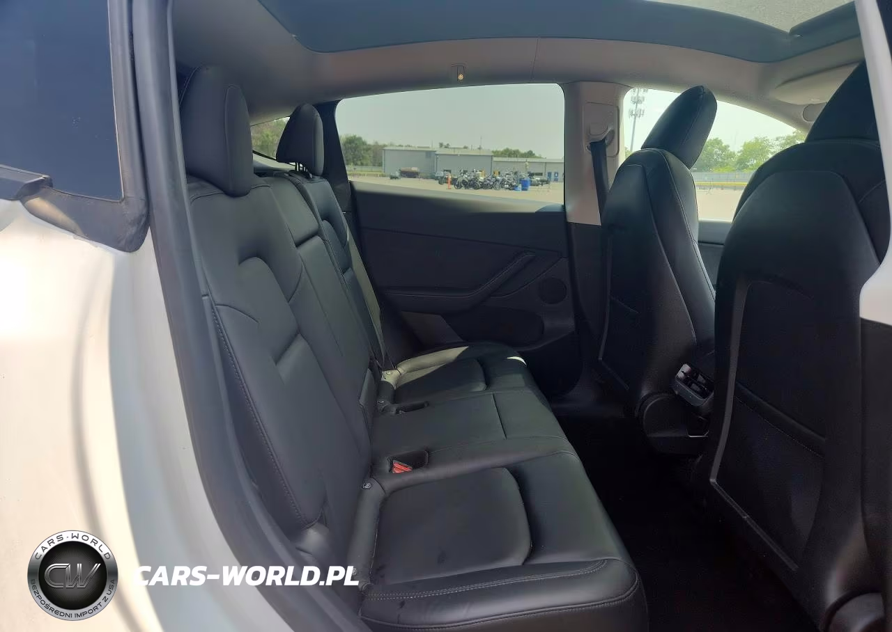2022 Tesla Model Y VIN:7SAYGDEE2NF365429 - 10