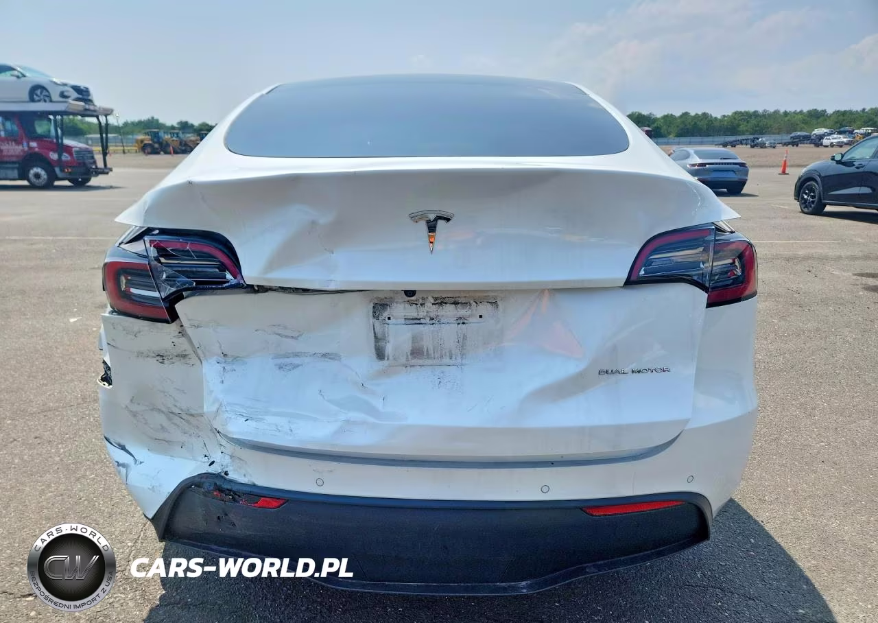 2022 Tesla Model Y VIN:7SAYGDEE2NF365429 - 6