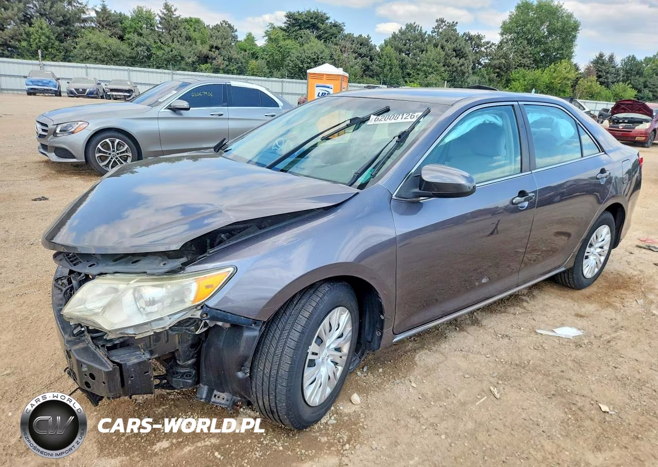 2014 Toyota Camry Le – zdjęcie 1 z 13