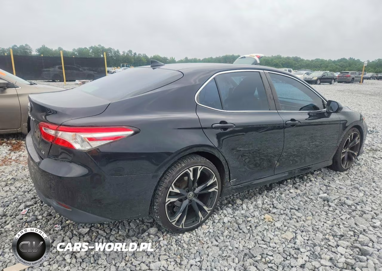 2019 Toyota Camry Le VIN:4T1B11HK8KU755616 - 3