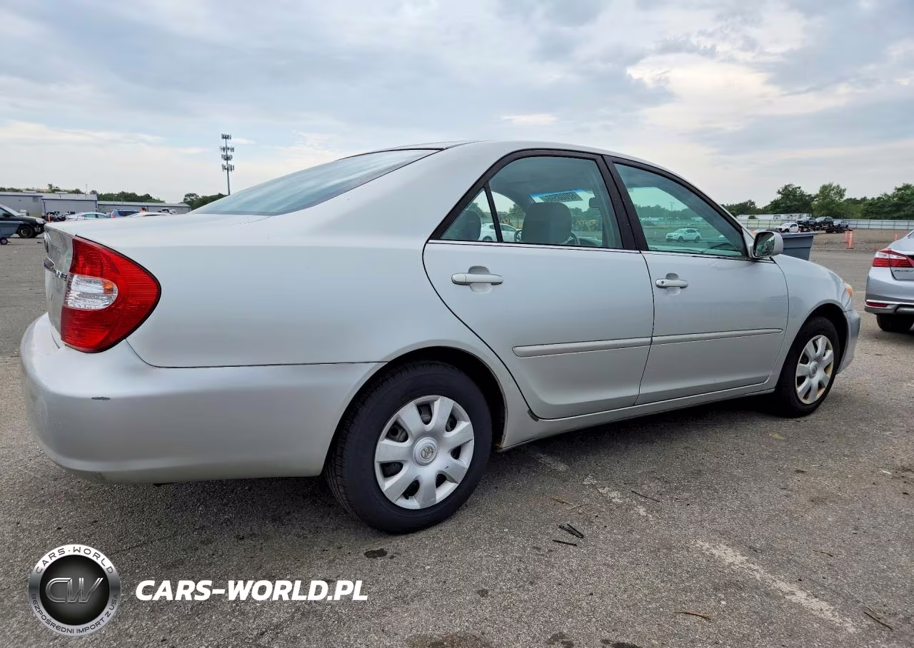 2002 Toyota Camry Le VIN:4T1BE32K22U092570 - 3