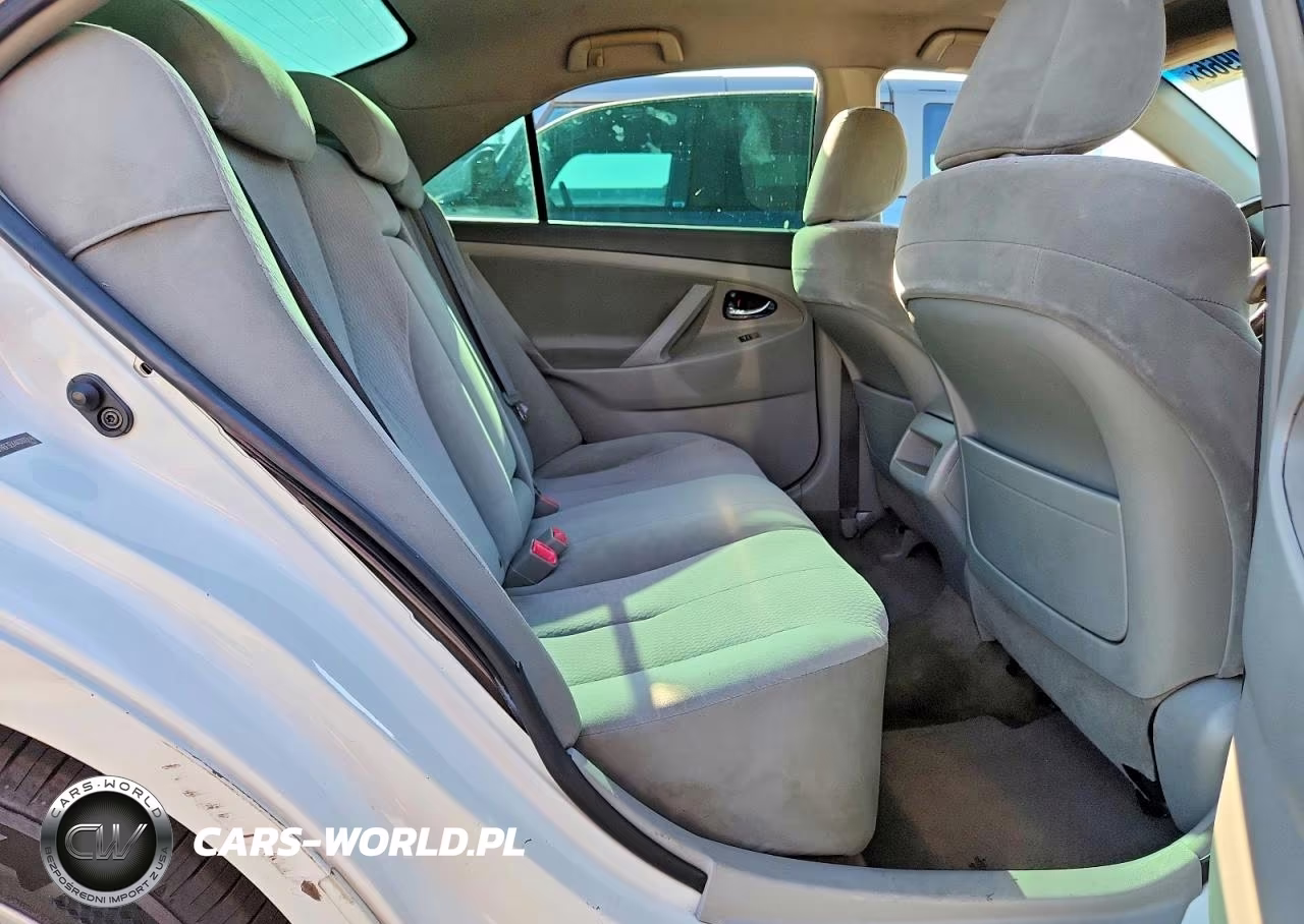 2010 Toyota Camry Le VIN:JTNBF3EK4A3000646 - 10