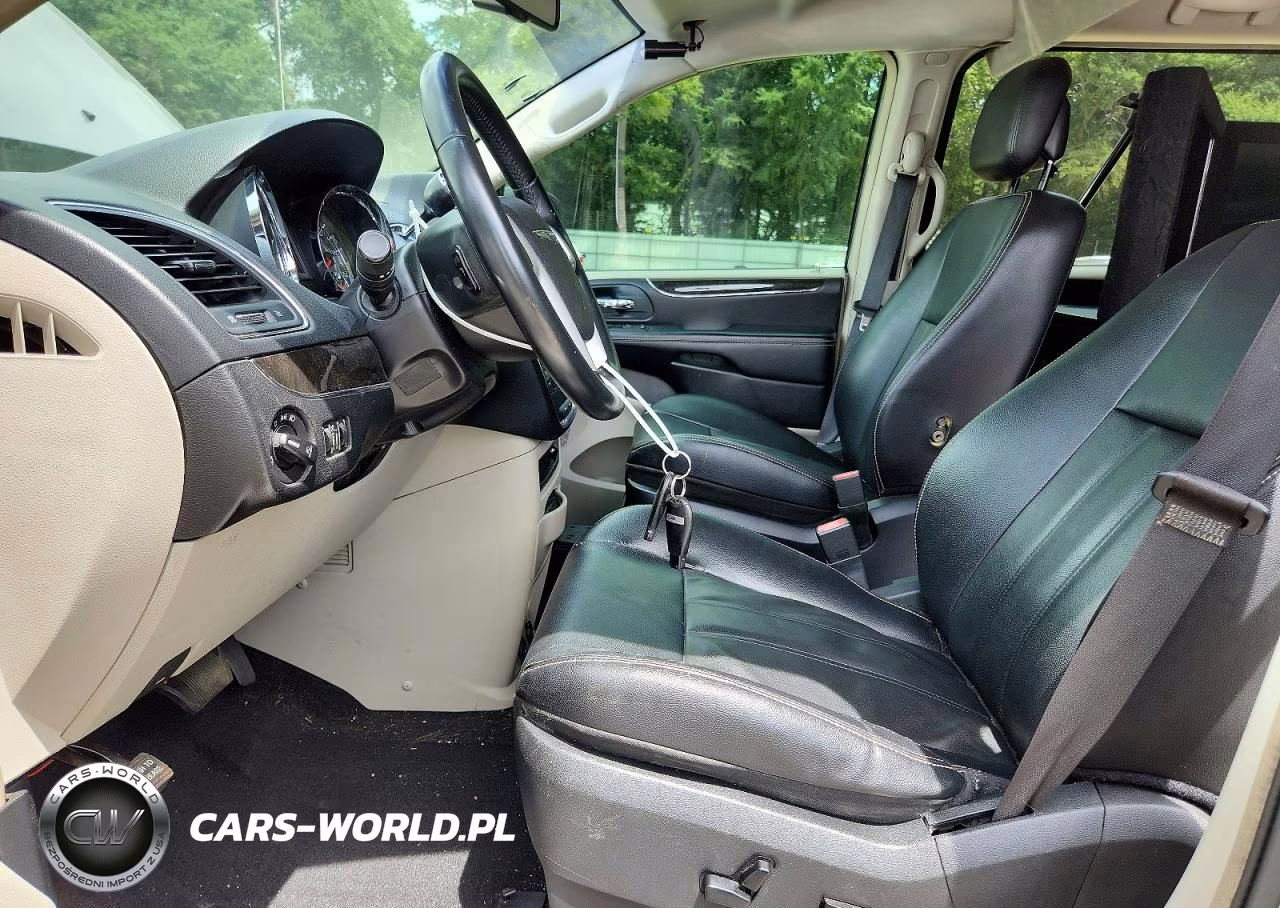 2015 Chrysler Town & Country Touring VIN:2C4RC1BG9FR545112 - 7