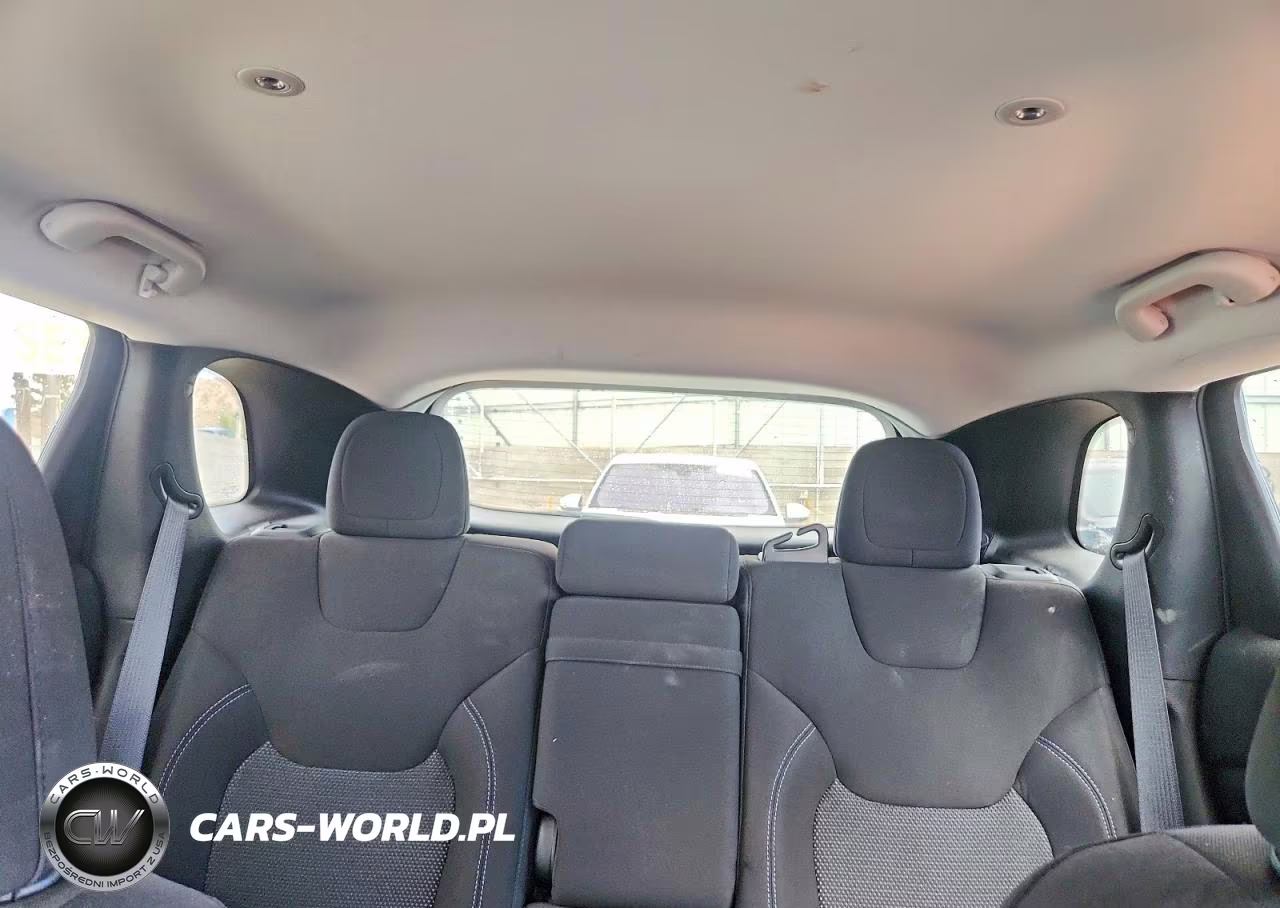 2019 Jeep Cherokee Latitude VIN:1C4PJLCB8KD148287 - 10