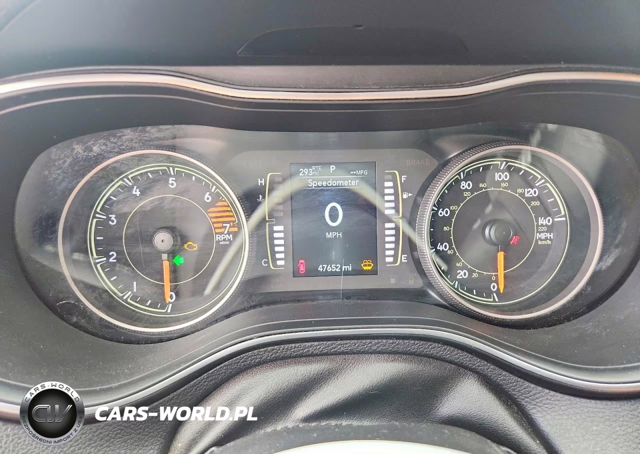 2019 Jeep Cherokee Latitude VIN:1C4PJLCB8KD148287 - 9