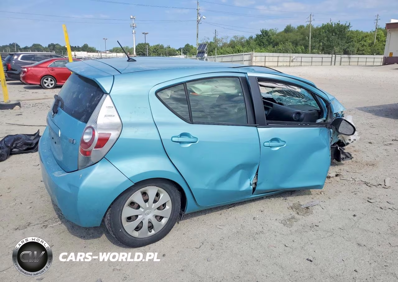 2014 Toyota Prius C Two VIN:JTDKDTB32E1065052 - 3