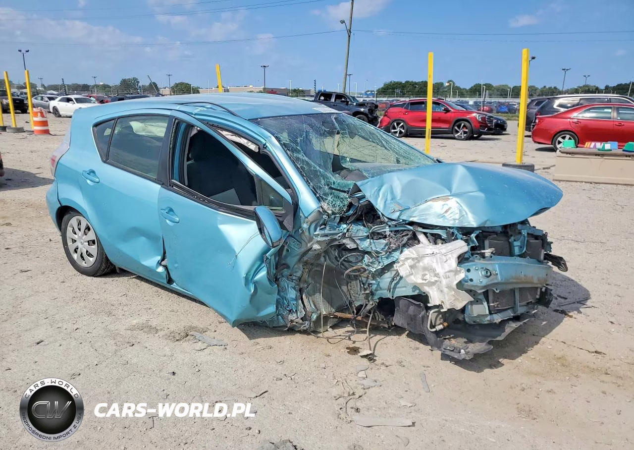2014 Toyota Prius C Two VIN:JTDKDTB32E1065052 - 4