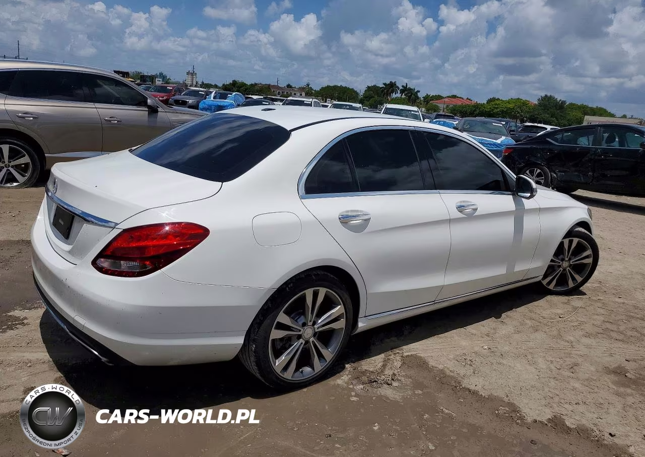 2016 Mercedes-Benz C 300 VIN:55SWF4JB1GU159829 - 3