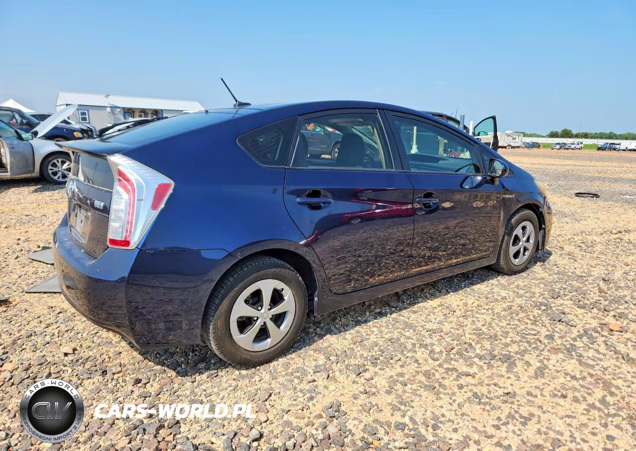 2015 Toyota Prius Three VIN:JTDKN3DU8F1879145 - 3