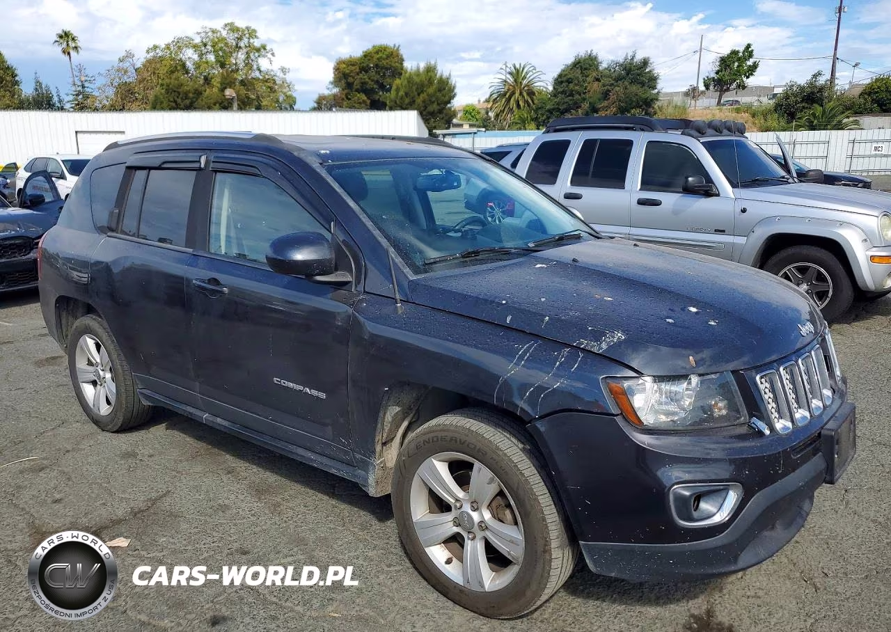 2015 Jeep Compass Latitude VIN:1C4NJCEA1FD192178 - 4