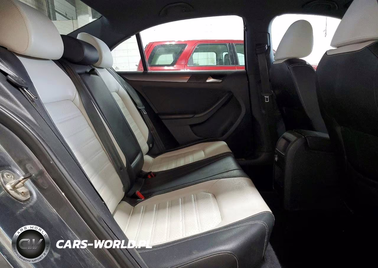 2016 Volkswagen Jetta Sport VIN:3VWD17AJ0GM371548 - 10