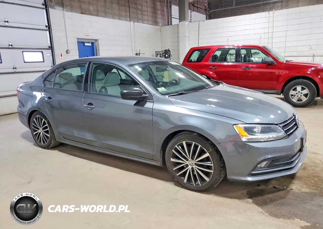 2016 Volkswagen Jetta Sport VIN:3VWD17AJ0GM371548 - 4