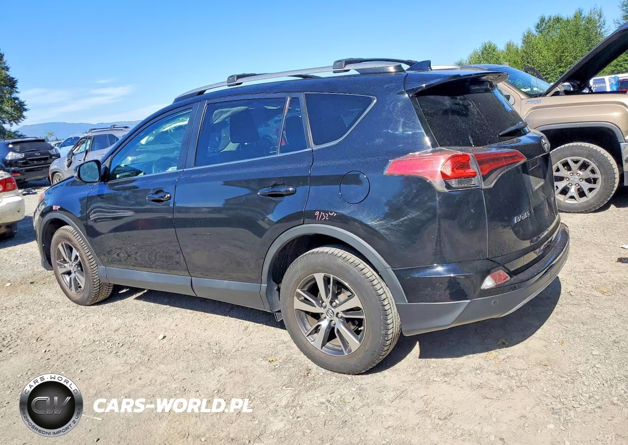 2018 Toyota Rav4 Xle VIN:2T3RFREV4JW745944 - 2