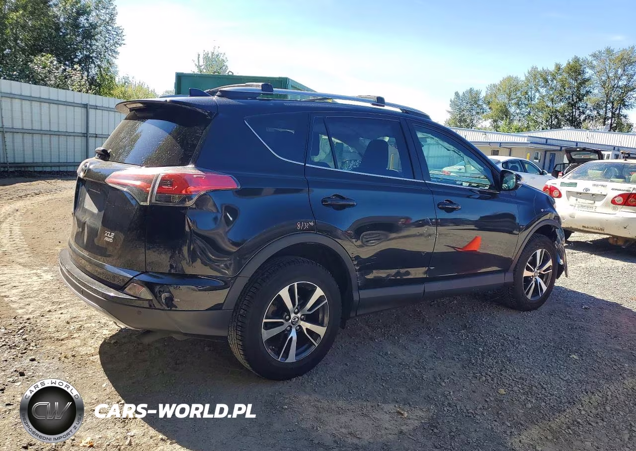 2018 Toyota Rav4 Xle VIN:2T3RFREV4JW745944 - 3