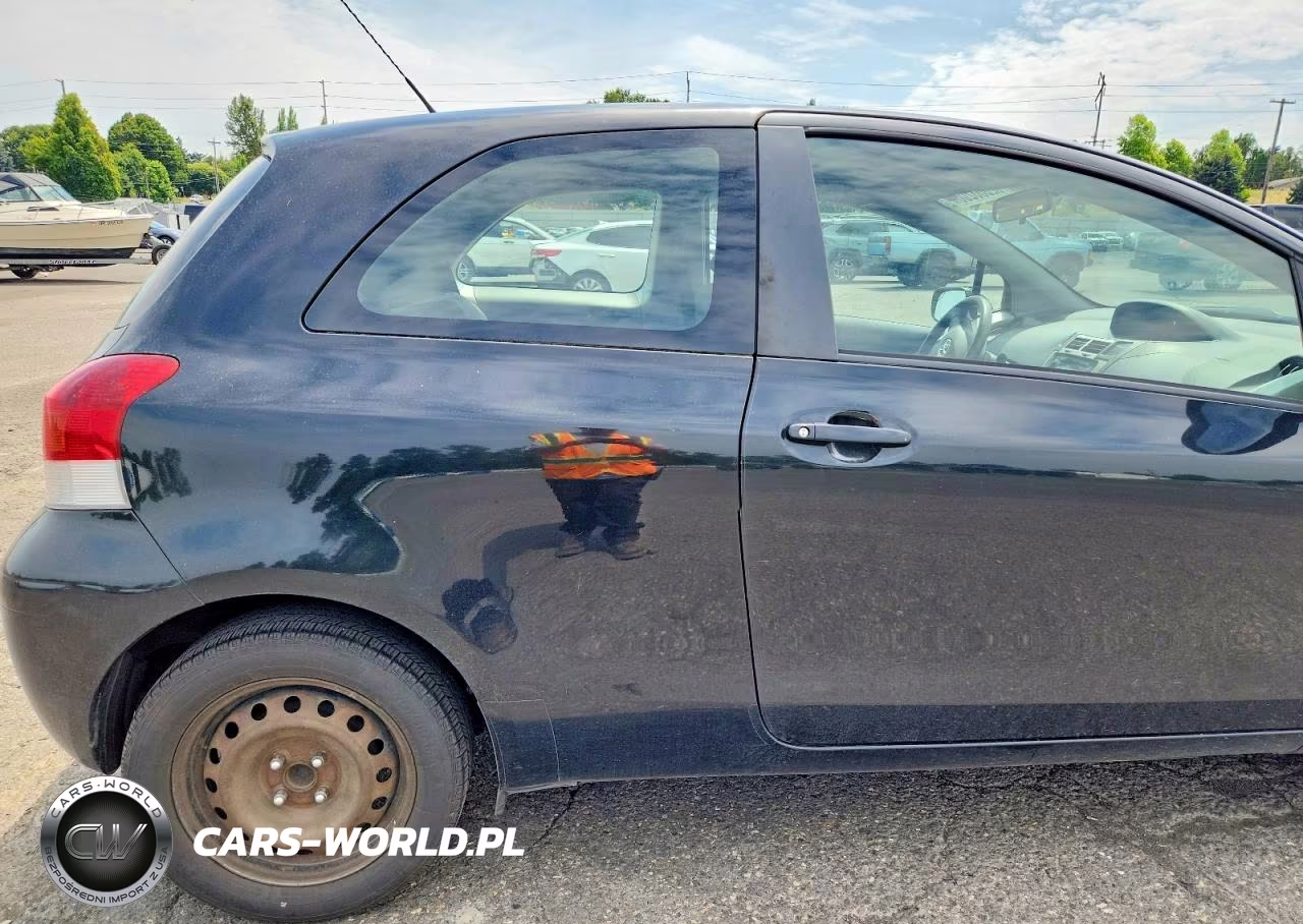 2011 Toyota Yaris Base VIN:JTDJT4K38B5334132 - 10