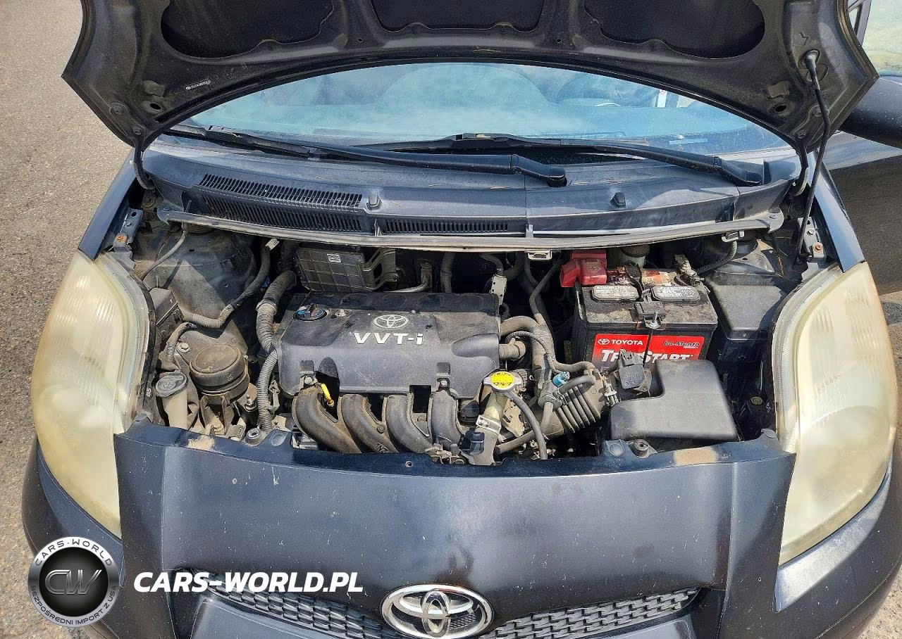 2011 Toyota Yaris Base VIN:JTDJT4K38B5334132 - 11
