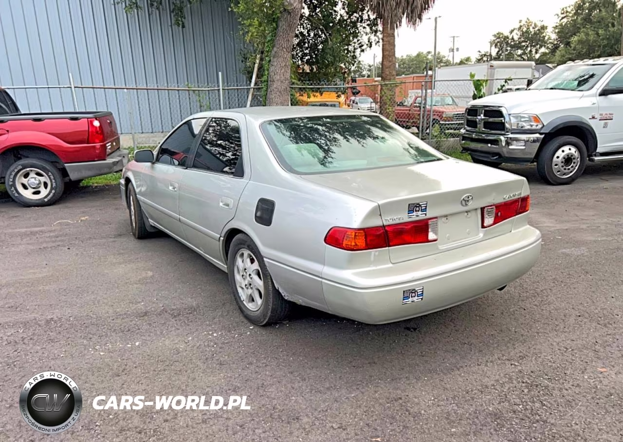 2000 Toyota Camry Le VIN:JT2BG22K2Y0450820 - 3