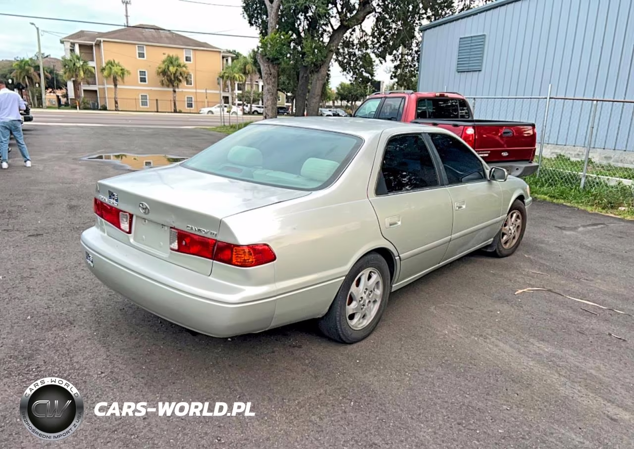 2000 Toyota Camry Le VIN:JT2BG22K2Y0450820 - 4