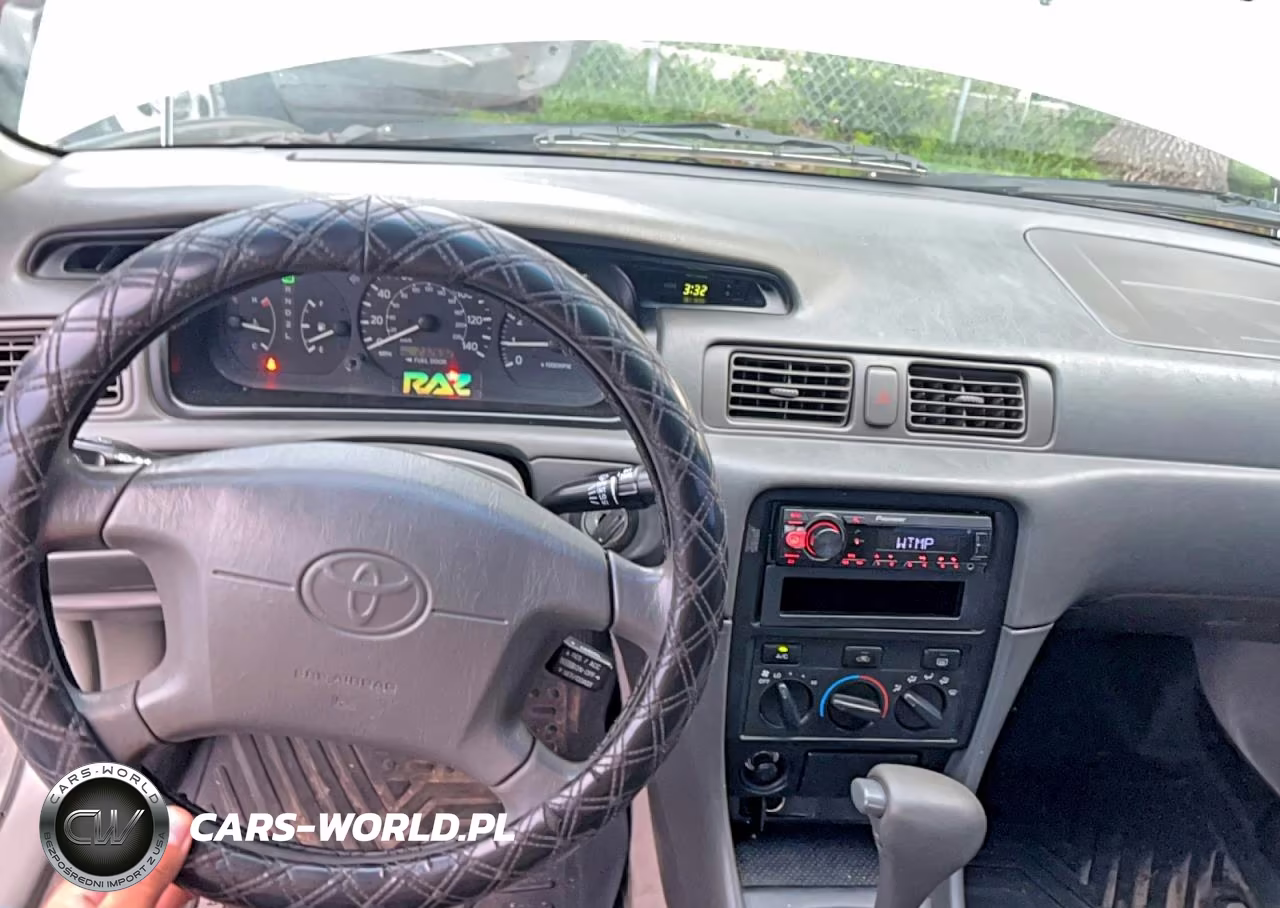 2000 Toyota Camry Le VIN:JT2BG22K2Y0450820 - 9