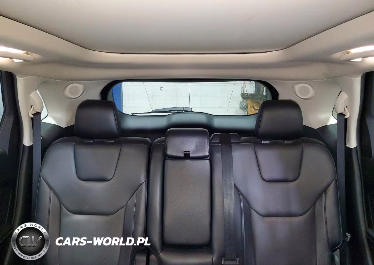 2019 Ford Edge Titanium VIN:2FMPK4K94KBB15323 - 10