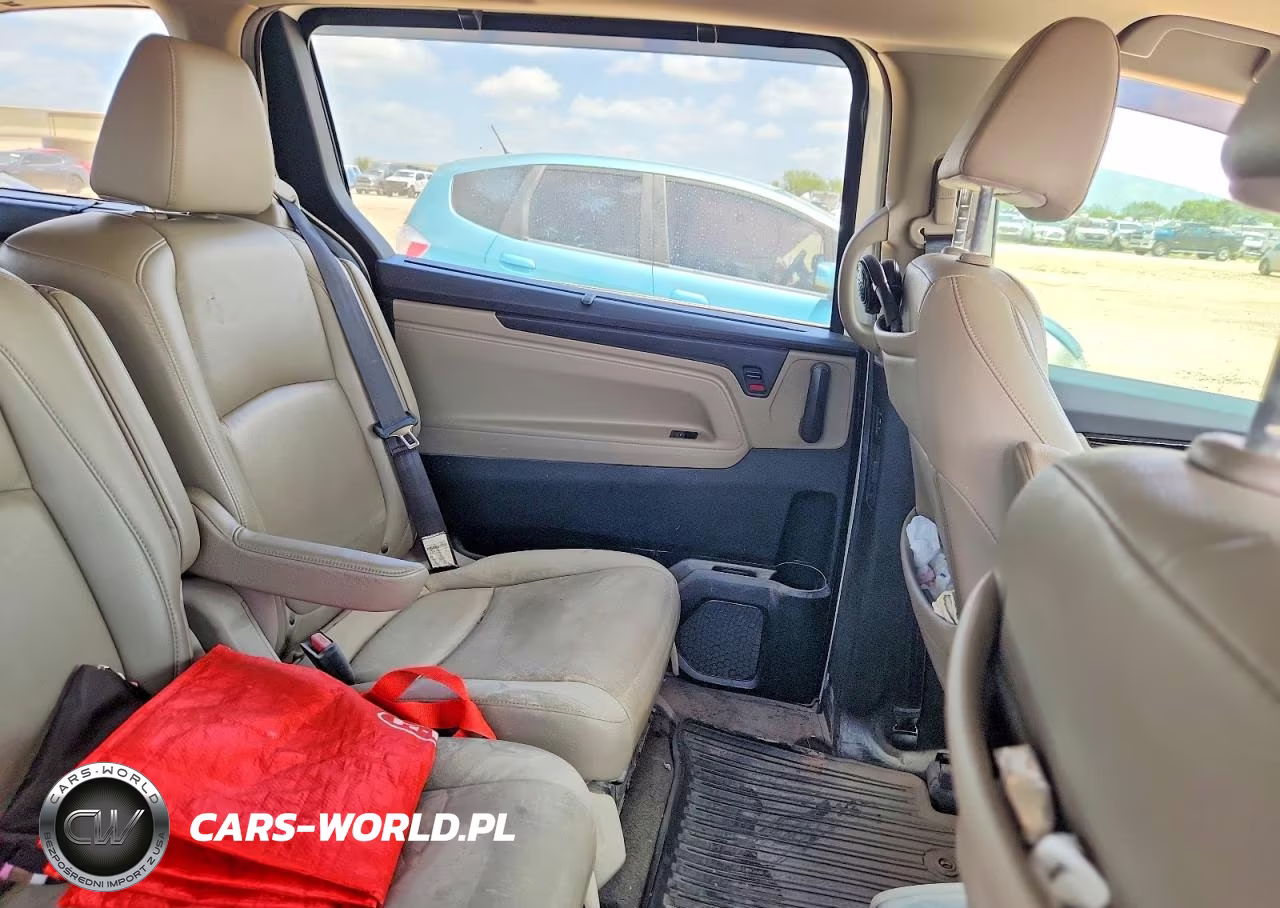 2018 Honda Odyssey Elite VIN:5FNRL6H91JB059520 - 11