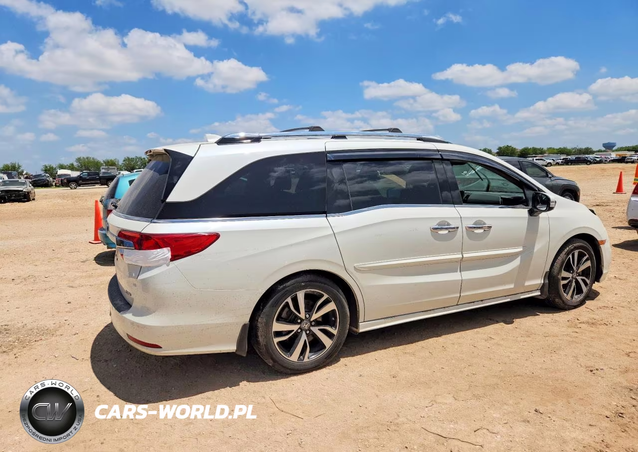 2018 Honda Odyssey Elite VIN:5FNRL6H91JB059520 - 3