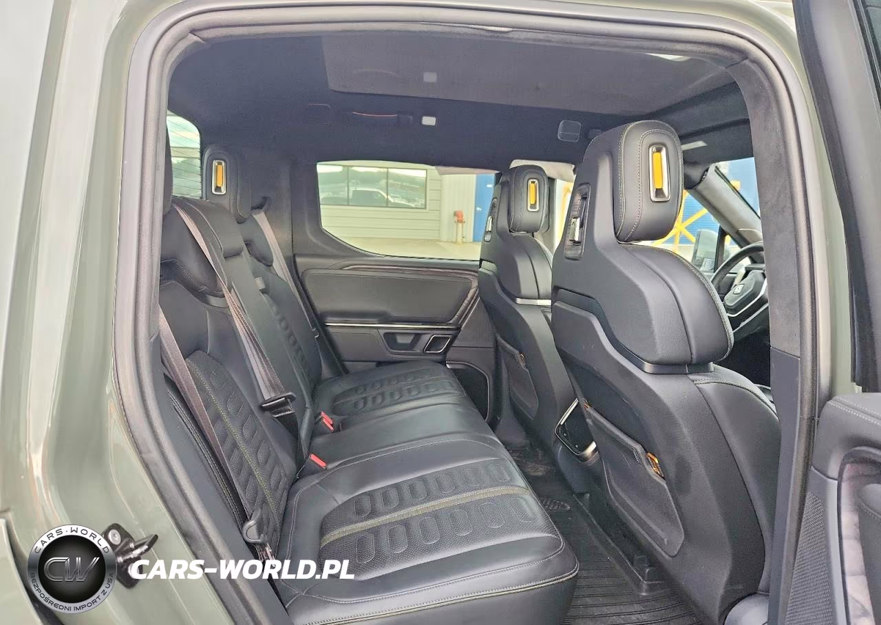 2022 Rivian R1T Launch Edition VIN:7FCTGAAL4NN004385 - 10