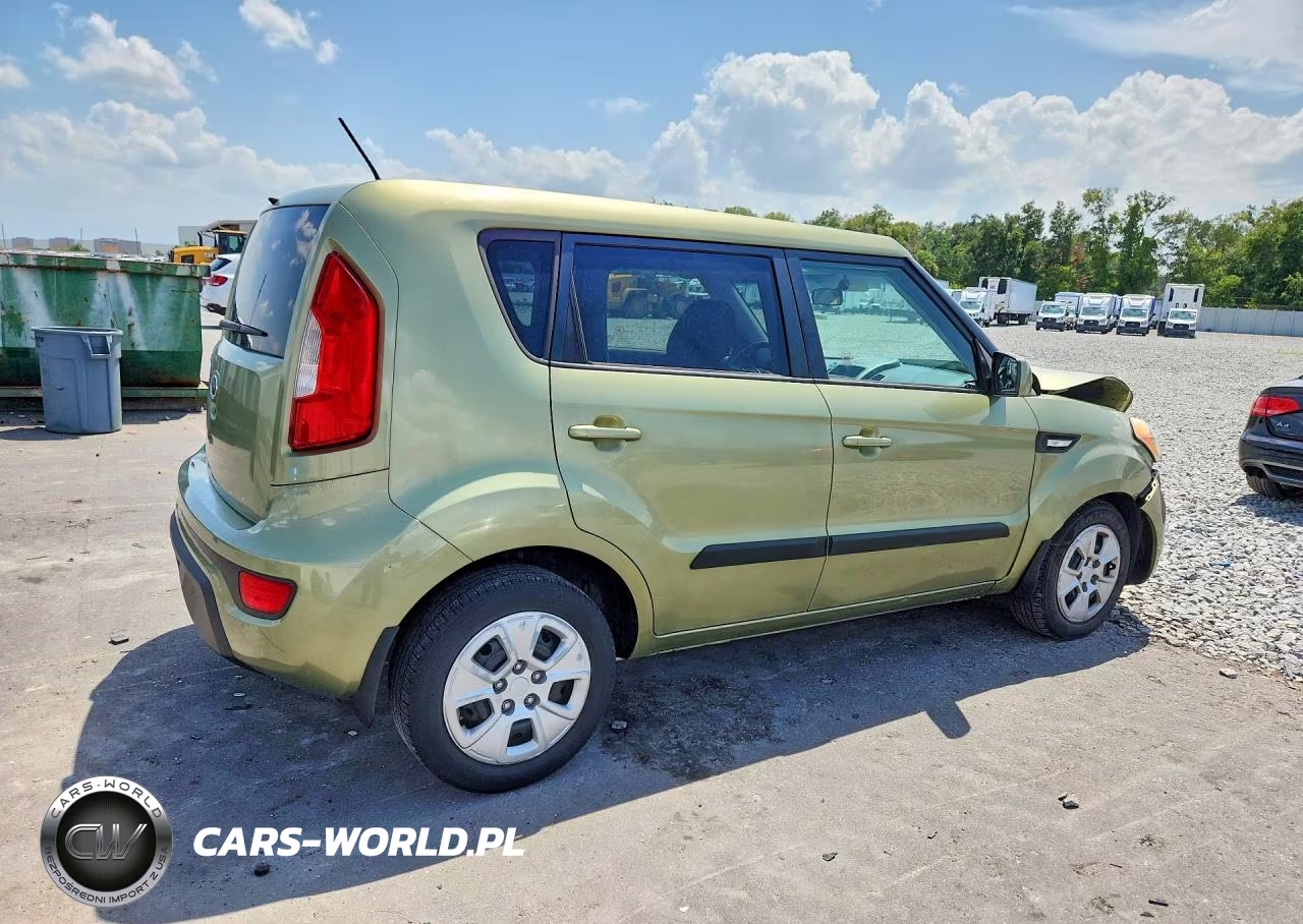 2013 Kia Soul Base VIN:KNDJT2A52D7592483 - 3
