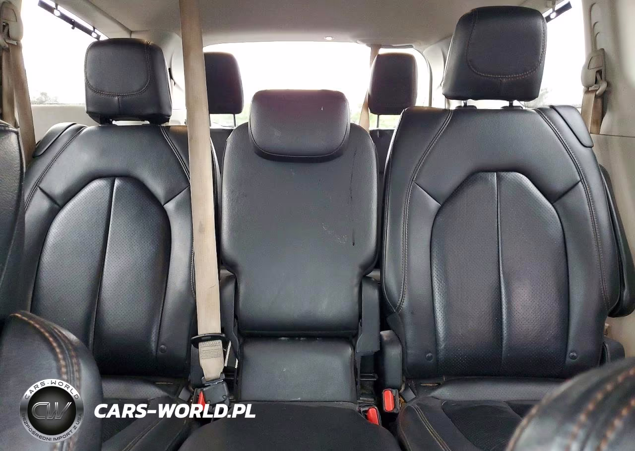 2018 Chrysler Pacifica Touring L Plus VIN:2C4RC1EG1JR270730 - 10