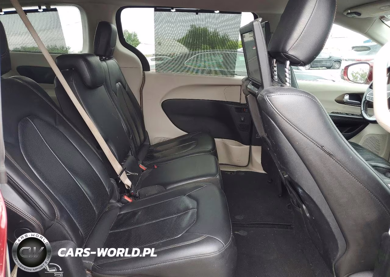 2018 Chrysler Pacifica Touring L Plus VIN:2C4RC1EG1JR270730 - 11