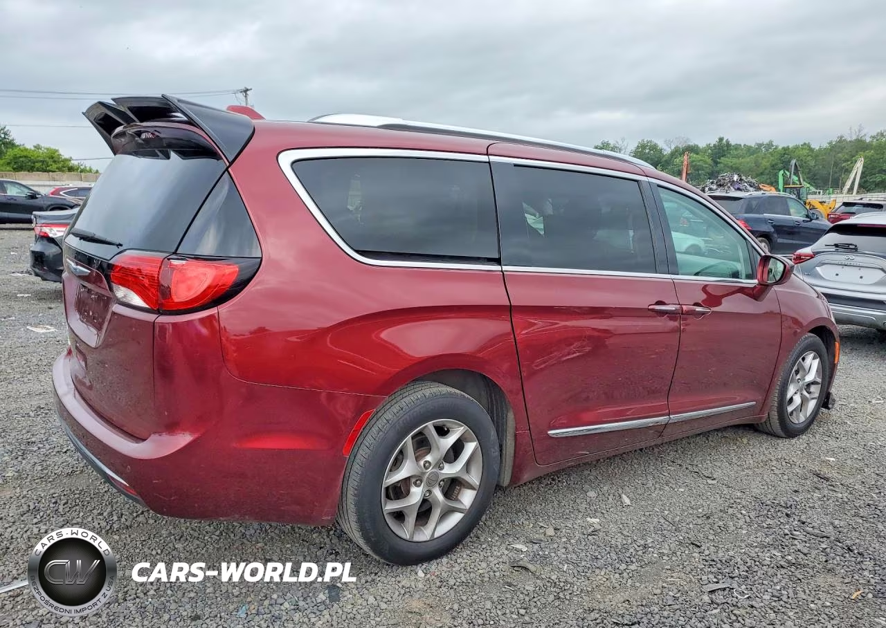2018 Chrysler Pacifica Touring L Plus VIN:2C4RC1EG1JR270730 - 3