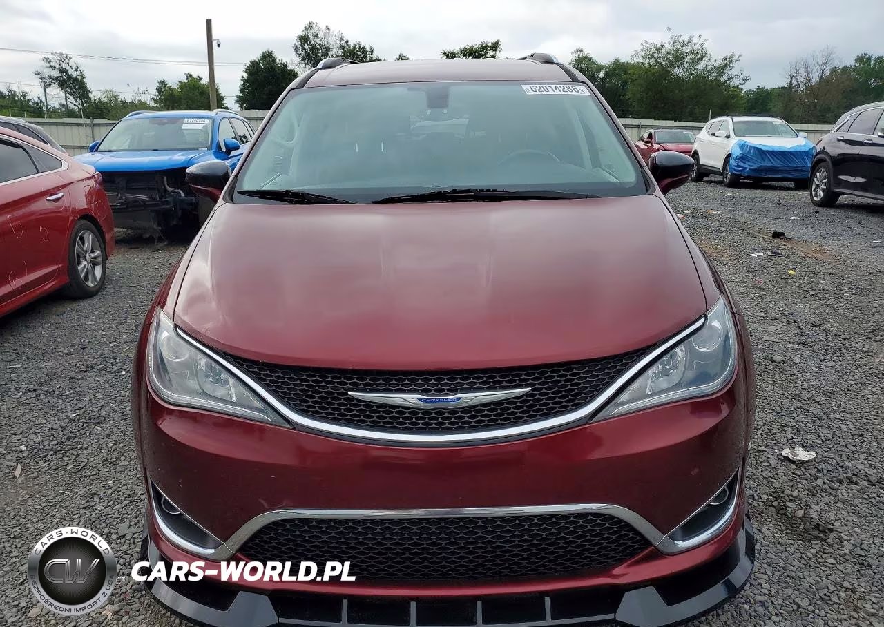 2018 Chrysler Pacifica Touring L Plus VIN:2C4RC1EG1JR270730 - 5