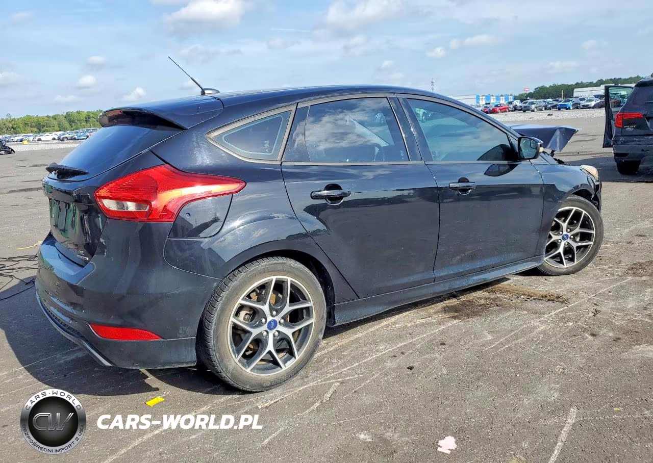 2016 Ford Focus Se VIN:1FADP3K21GL287893 - 3