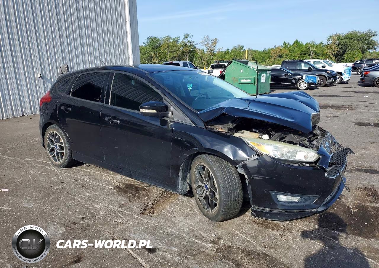 2016 Ford Focus Se VIN:1FADP3K21GL287893 - 4