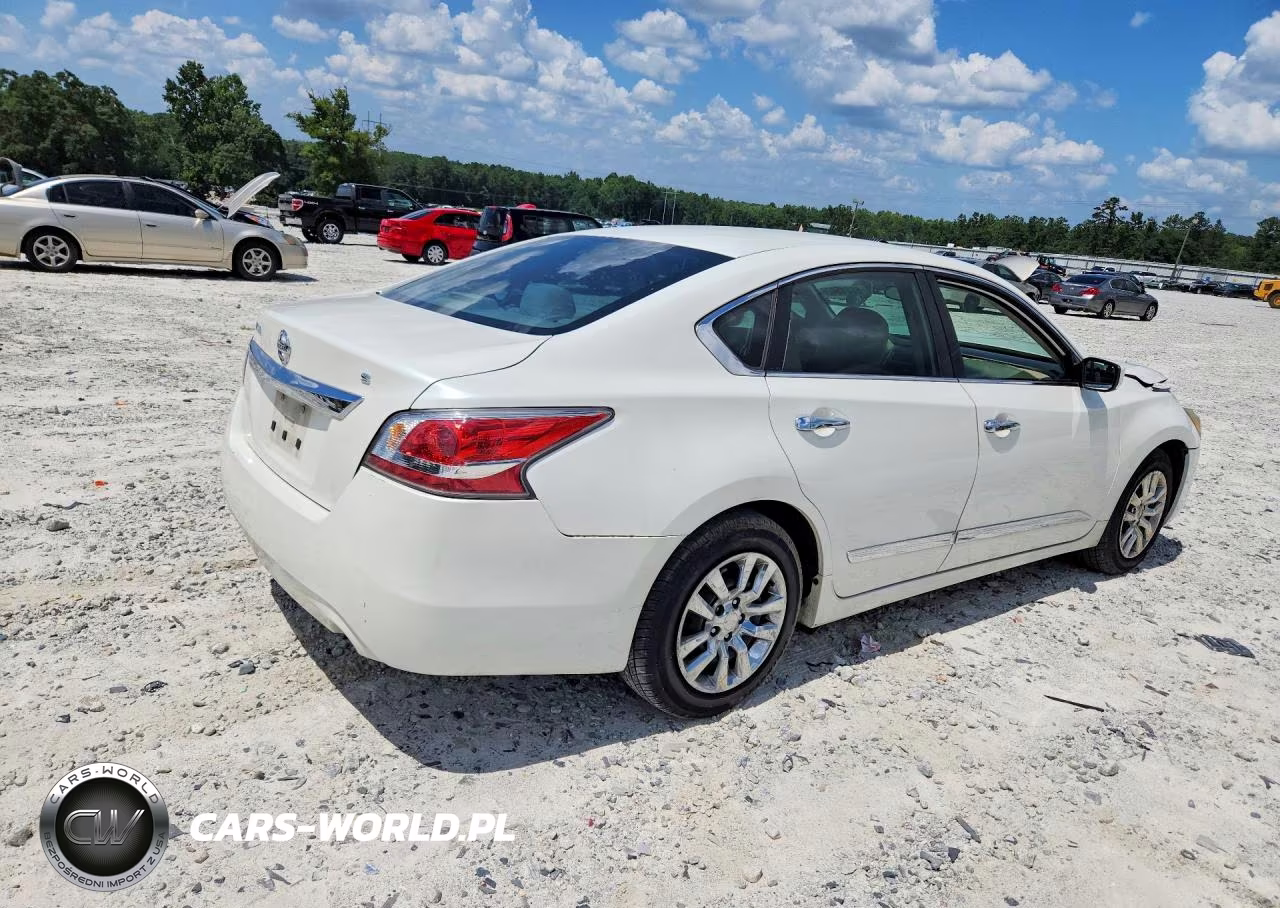 2015 Nissan Altima 2.5 S VIN:1N4AL3AP7FC102661 - 3