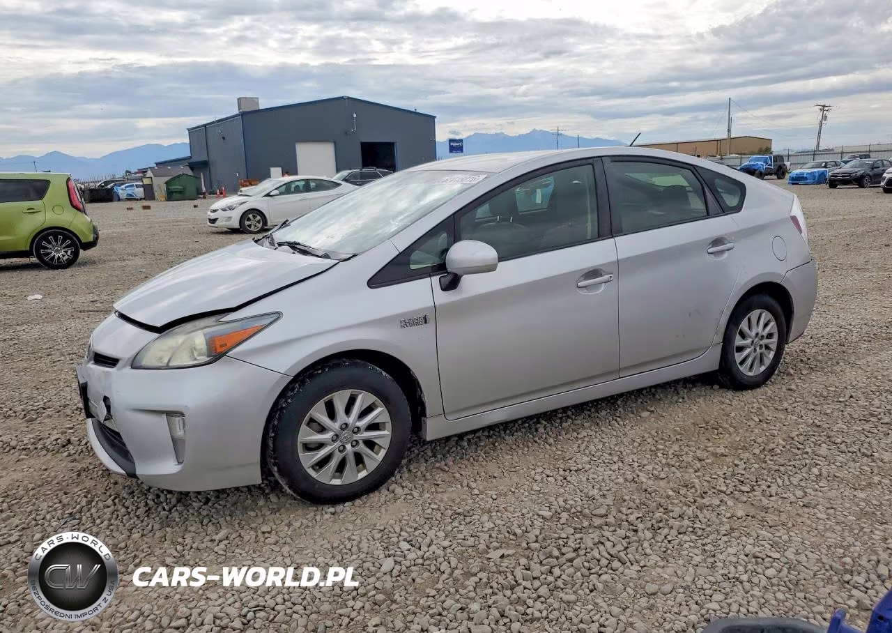2014 Toyota Prius Plug-In Hybrid Base – zdjęcie 1 z 12