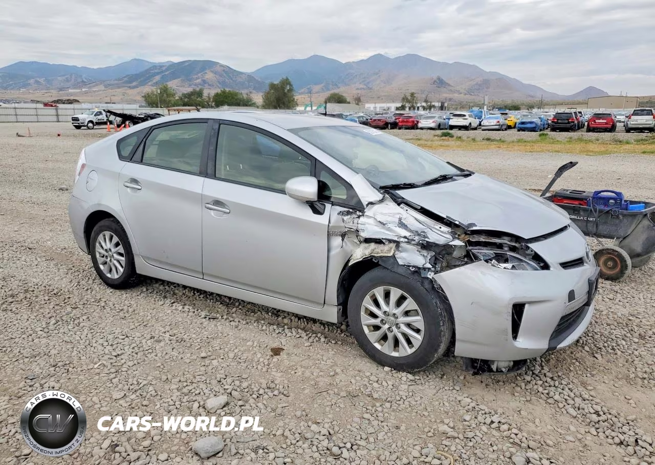 2014 Toyota Prius Plug-In Hybrid Base VIN:JTDKN3DP0E3051863 - 4