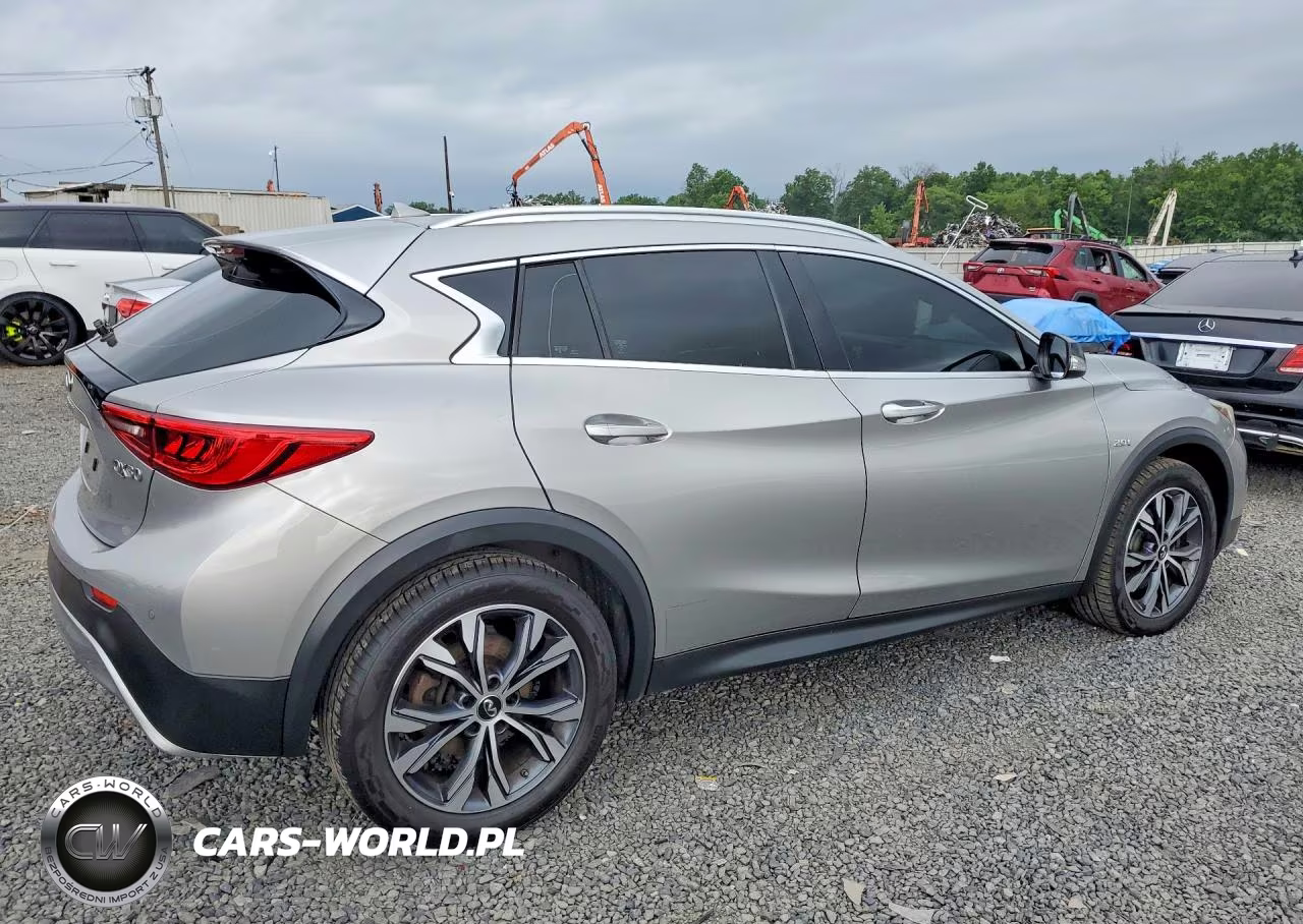 2017 Infiniti Qx30 Premium VIN:SJKCH5CR2HA016197 - 3