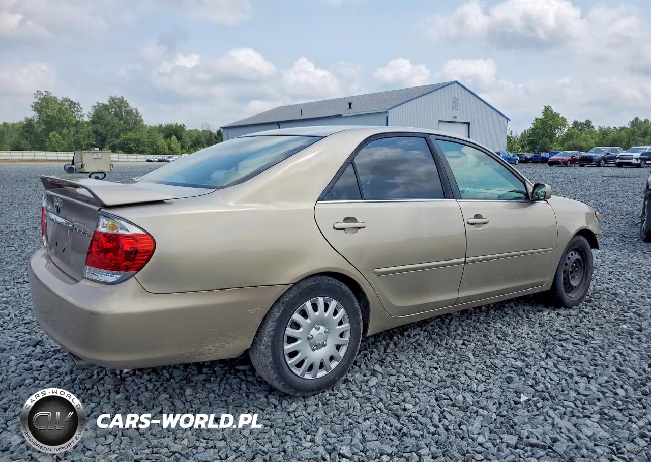 2005 Toyota Camry Le VIN:4T1BE32K75U418416 - 3